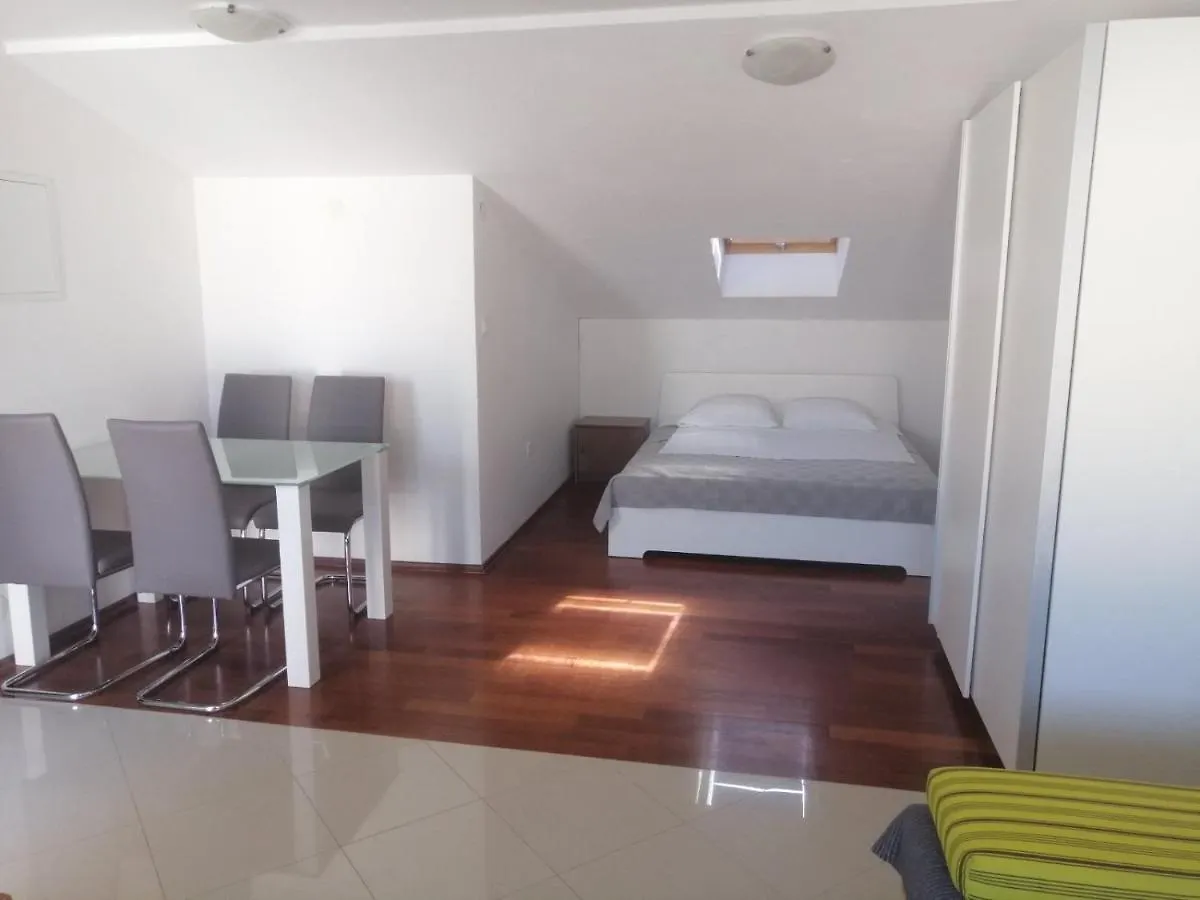 Apartman Zarok Baska  Apartment Baska (Krk)