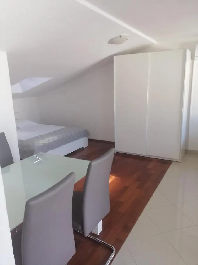 Apartment Apartman Zarok Baska  Croatia